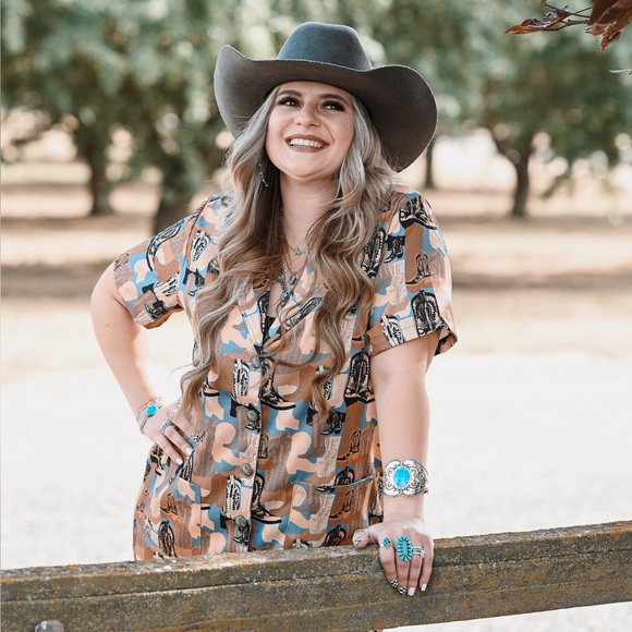 Meet your seller/buyer!💕 - Picture 2 of 2